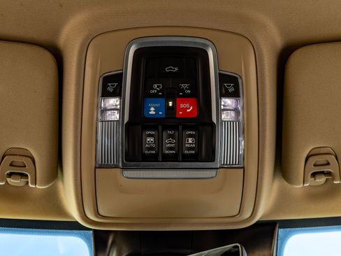 Used 2022 RAM 2500 Laramie AWD/4WD image 30