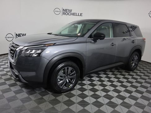 Certified 2025 Nissan Pathfinder S image 4