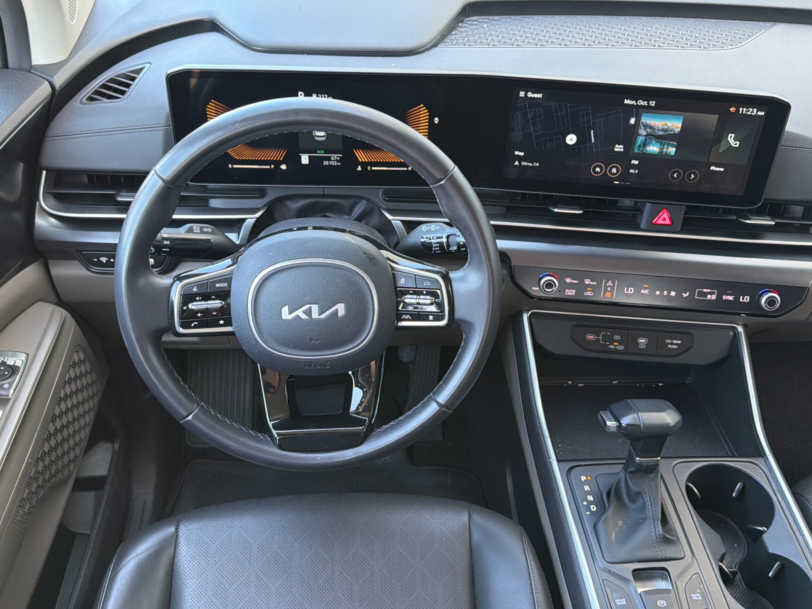 Used 2025 Kia Carnival FWD image 16