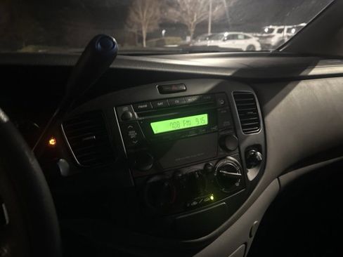 Used 2004 MAZDA MPV LX image 17