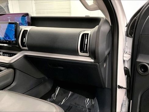 Used 2025 Ford Expedition Max Active AWD/4WD image 19