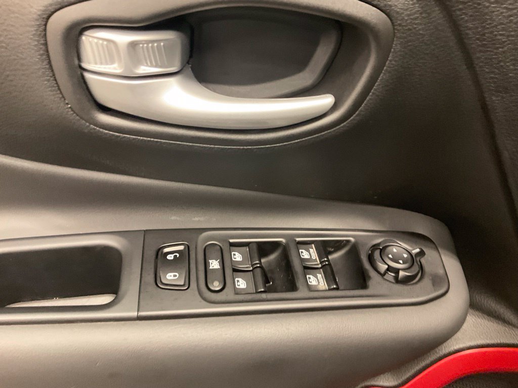 Used 2022 Jeep Renegade Trailhawk AWD/4WD image 11