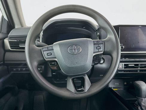 Used 2025 Toyota Camry LE image 18