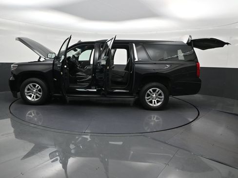 Used 2018 Chevrolet Suburban LT RWD image 34