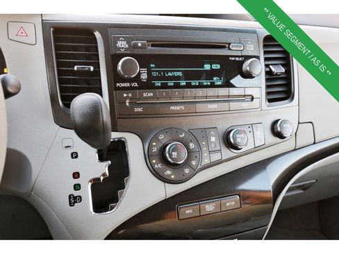 Used 2011 Toyota Sienna LE image 27