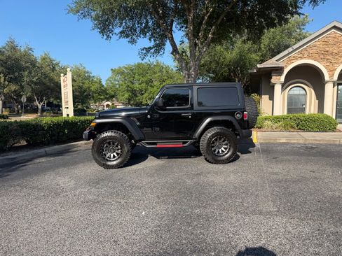 Used 2022 Jeep Wrangler Sport AWD/4WD image 2