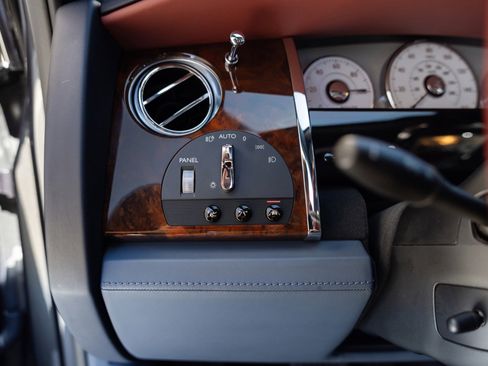 Used 2017 Rolls-Royce Ghost image 38