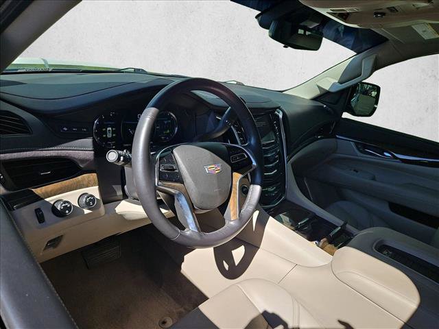 Used 2019 Cadillac Escalade Premium Luxury AWD/4WD image 10
