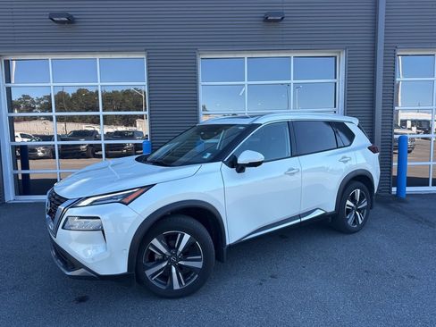 Used 2023 Nissan Rogue SL w/ SL Premium Package image 1