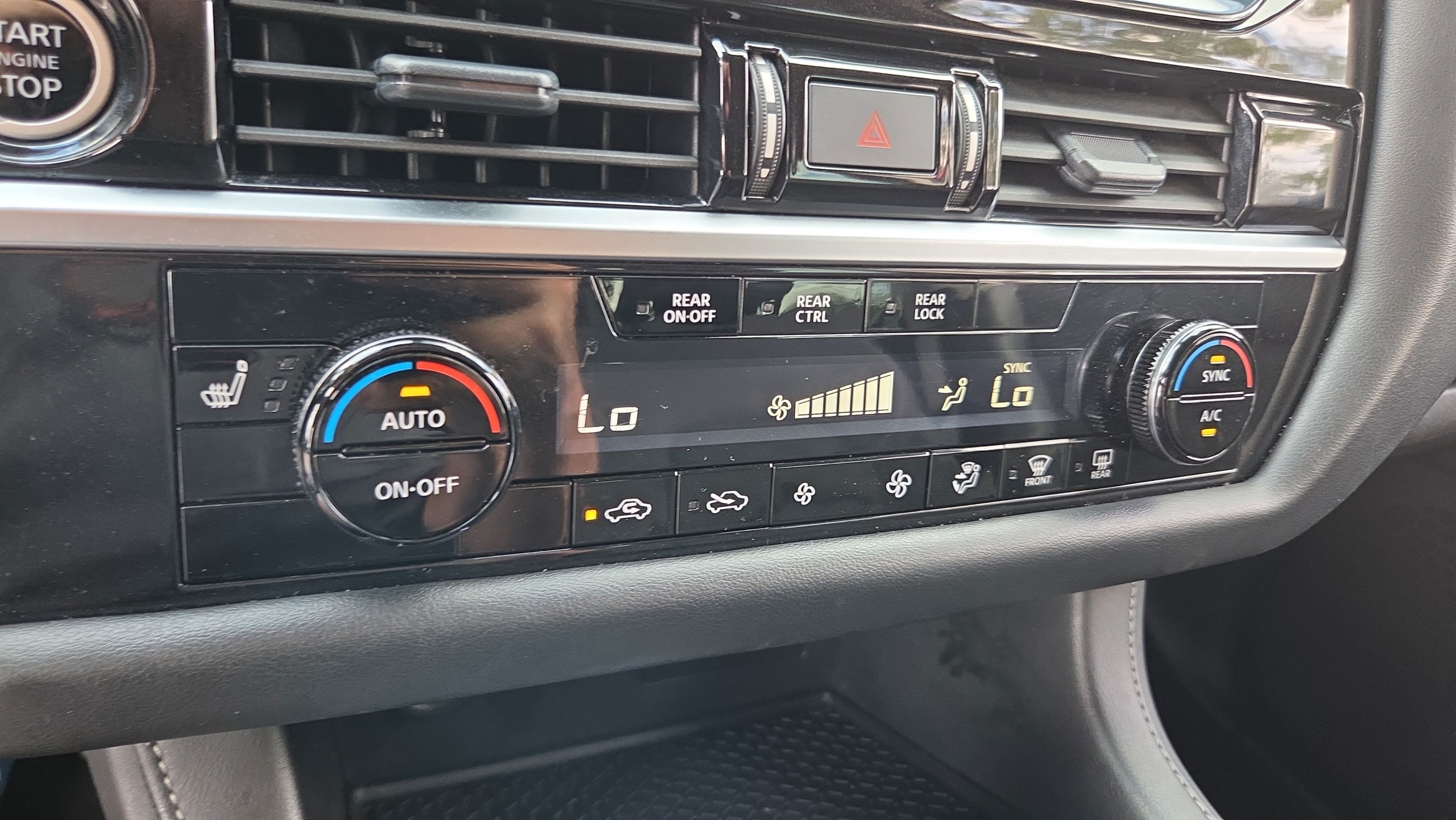Used 2024 Nissan Pathfinder SV AWD/4WD image 23
