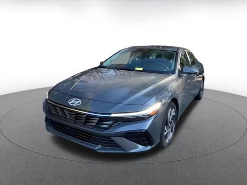 Used 2025 Hyundai Elantra Limited image 7