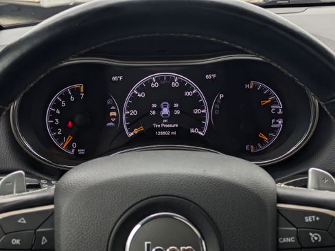 Used 2017 Jeep Grand Cherokee Limited image 29