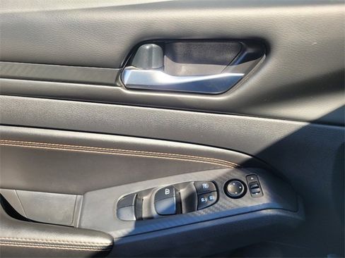 Used 2022 Nissan Altima 2.5 SR image 12