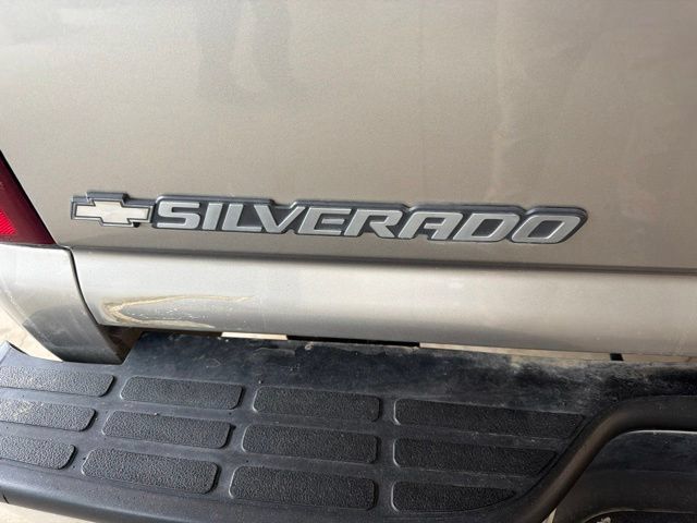 Used 2001 Chevrolet Silverado 1500 LS w/ Firm Ride Suspension Pkg AWD/4WD image 6