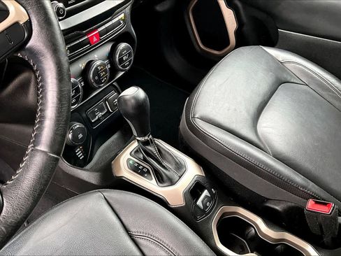 Used 2016 Jeep Renegade Limited AWD/4WD image 17