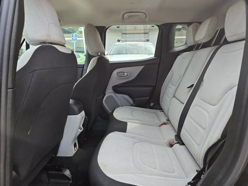 Used 2022 Jeep Renegade Latitude w/ Convenience Group image 13