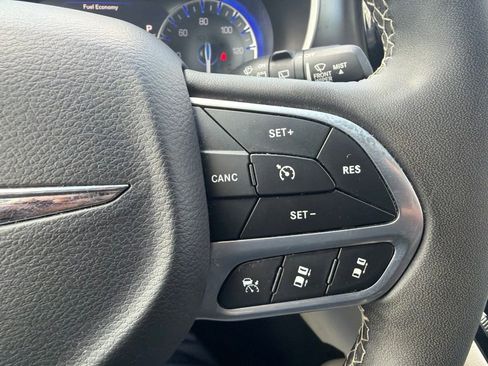Used 2023 Chrysler Pacifica Touring-L FWD image 31