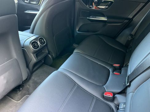 Used 2025 Mercedes-Benz GLC 300 image 5