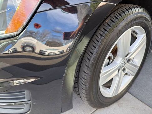 Used 2017 Volkswagen Golf S image 14