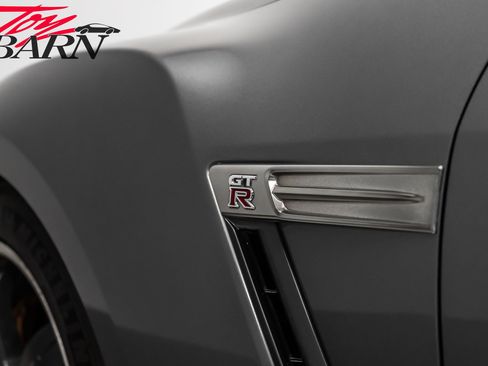 Used 2013 Nissan GT-R Black Edition image 15