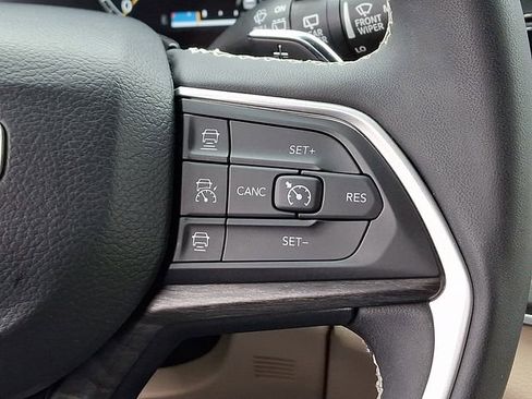 Used 2023 Jeep Grand Cherokee Limited w/ Black Appearance Package image 22