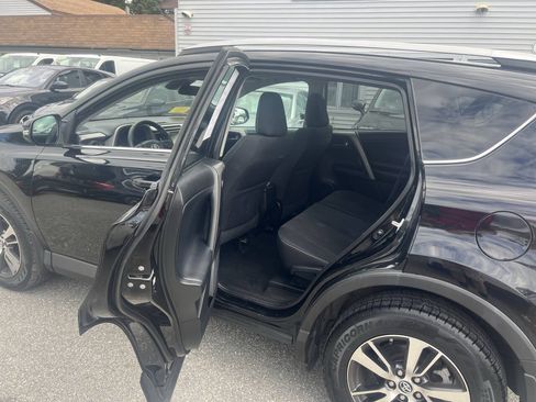 Used 2018 Toyota RAV4 XLE AWD/4WD image 18