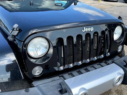 Used 2014 Jeep Wrangler Unlimited Sahara w/ Connectivity Group image 29