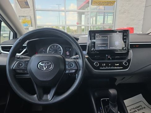 Used 2021 Toyota Corolla LE FWD image 11