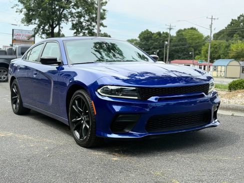 Used 2018 Dodge Charger SXT w/ Blacktop Package RWD image 8