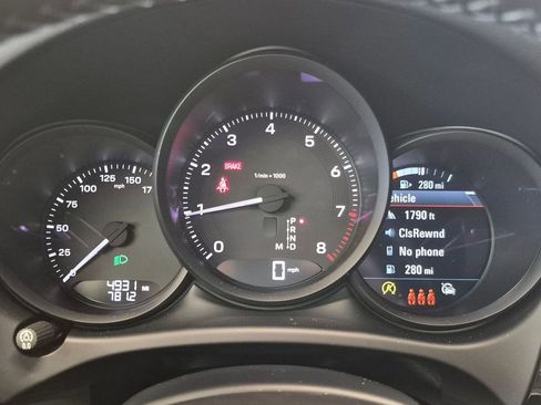 Certified 2026 Porsche Macan AWD/4WD image 13