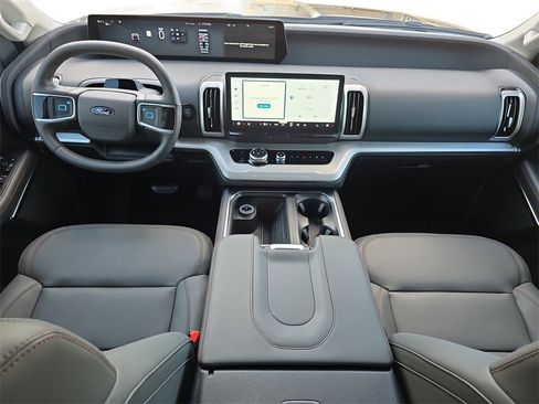 New 2025 Ford Expedition Active image 9