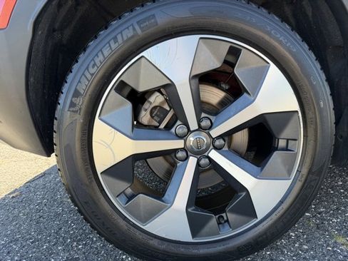 Certified 2023 Volvo XC40 B5 Plus w/ Driver Assist Package image 17