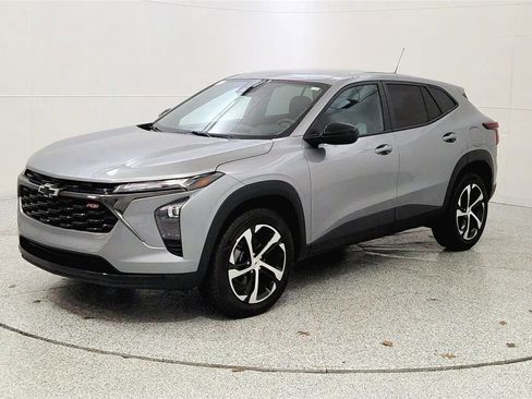 Used 2024 Chevrolet Trax RS w/ Driver Confidence Package image 3