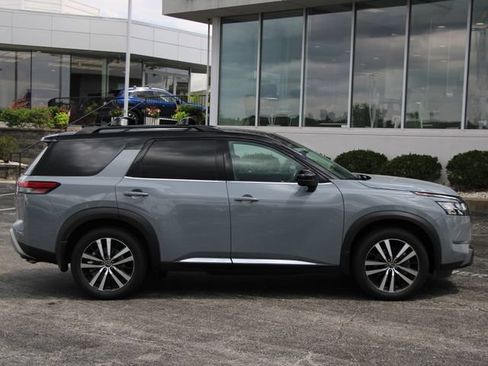 Certified 2024 Nissan Pathfinder Platinum AWD/4WD image 10
