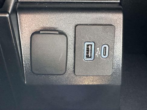 Used 2023 Ford Explorer XLT w/ Equipment Group 202A AWD/4WD image 27