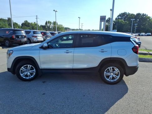Used 2022 GMC Terrain SLE FWD image 17