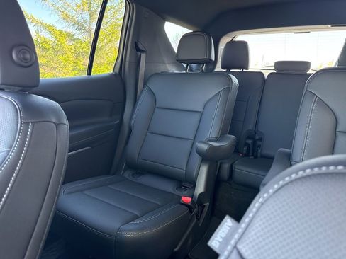 Used 2026 Chevrolet Traverse LT w/ Driver Confidence Package image 26