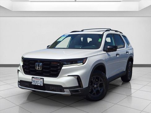 Certified 2024 Honda Pilot TrailSport image 7