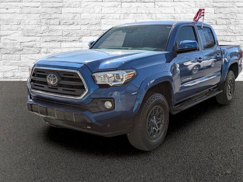 Used 2018 Toyota Tacoma SR5 image 2