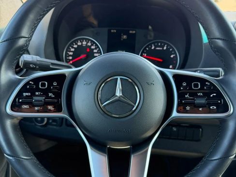 Used 2019 Mercedes-Benz Sprinter 2500 image 20