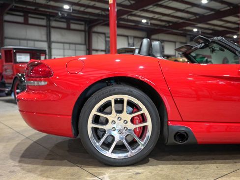 Used 2004 Dodge Viper SRT-10 image 9