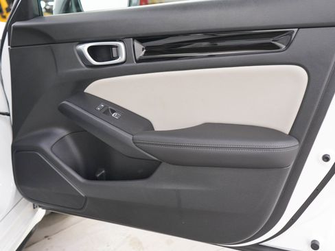 Used 2024 Honda Civic EX-L image 9