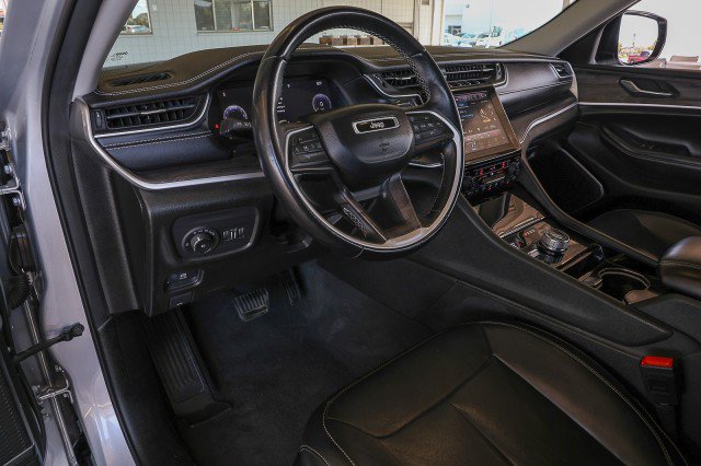Used 2022 Jeep Grand Cherokee L Limited w/ Black Appearance Package AWD/4WD image 11
