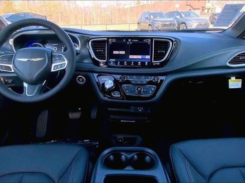 New 2026 Chrysler Pacifica Select FWD image 42