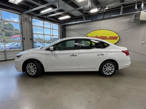Used 2019 Nissan Sentra SV FWD image 2