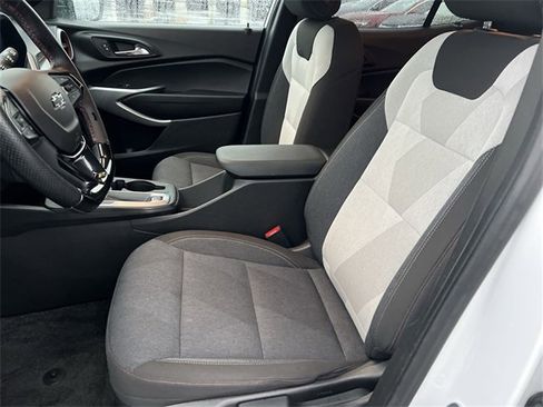 Certified 2024 Chevrolet Trax RS w/ Driver Confidence Package image 13