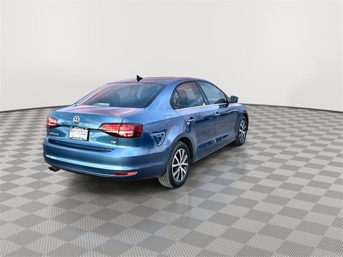 Used 2017 Volkswagen Jetta SE image 8