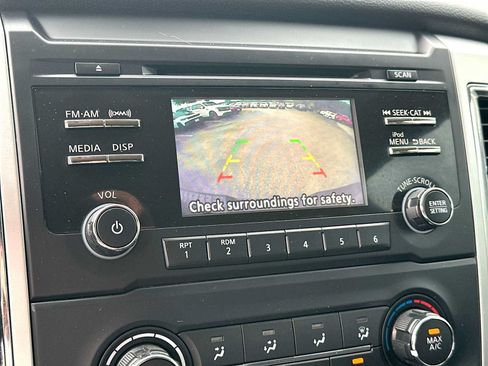 Used 2018 Nissan Titan SV AWD/4WD image 20