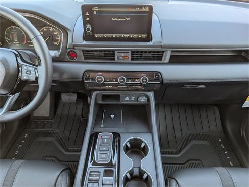 New 2025 Honda Pilot Touring image 7