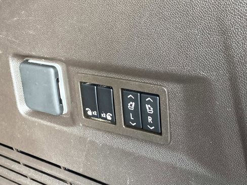 Used 2022 Chevrolet Tahoe LT w/ LT Signature Package image 8